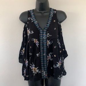 Xhilaration Black and Blue Floral Cold Shoulder V Neckline Bohemian Top